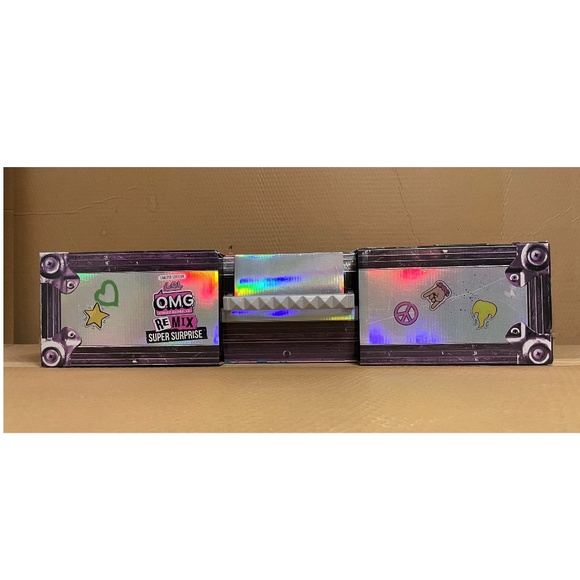 LOL Surprise OMG Remix Super Surprise 70+ Surprises, 4 Fashion Dolls & 4 Dolls - Picture 4 of 5